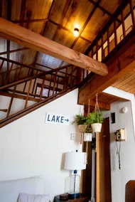 Cozy Poconos cabin with fireplace, close to lake - Image 4