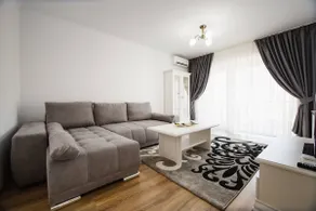 Bright & Elegant Central Apartment - Image 1