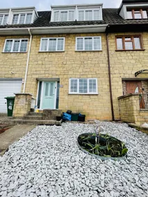 Cheerful 5-bedroom with free parking - Image 4
