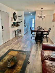 Cozy Corner 3 Bed/2 Bath Condo, No Stairs! - Image 4