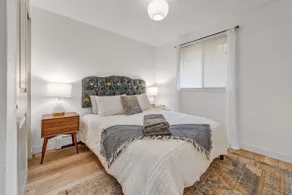 Gorgeous Centrally Located 1 Bdrm. Walk Downtown - Image 2