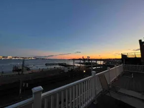 Large Waterfront Luxury Apartment - Image 4