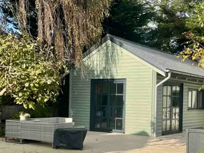 Lodge with privacy in Sarratt - Image 2