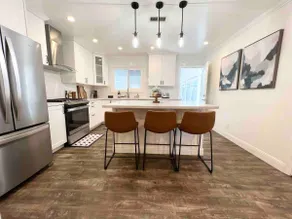 Vin de Livermore -Stylish House - DTWN Close - Image 5