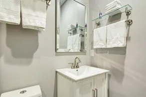 Carriage House W/ Hot Tub! Near Starland Yard - Image 4