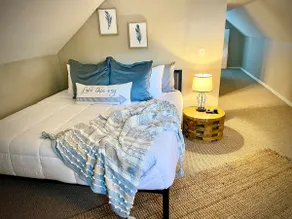 Chic House PC - Updated 3 Bedr close to downtown - Image 3