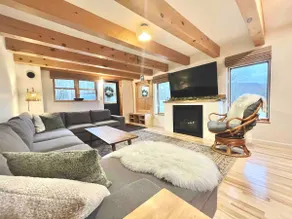 Stay near Jay Peak at your own private cabin with 18 brookside acres! - Image 3