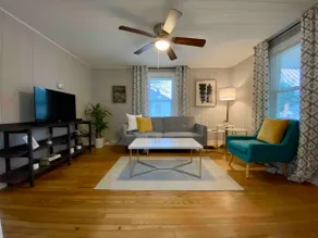 Quaint 2 bed 1 bath cottage style home - Image 2