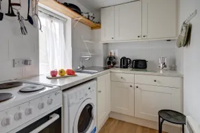 Katrinas Apartment By Treetop Property - Image 3