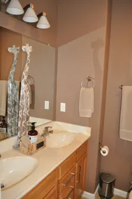 LeParkYellow,Pool,SpaNextoDowntownAirportHospitals - Image 5