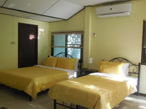 Cozy Guest House, private bathroom and kitchen - Image 2