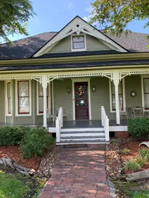 The River Retreat: Historic Home on Water - Image 4