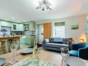 Cottage Sleeps 6 with Hot Tub and Bbq Hut - Image 3