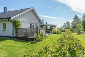 Villa with ocean view by sandy beach - Image 2