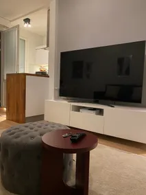 Bright & Fresh Apt. w/ Balcony in Coolest District - Image 4
