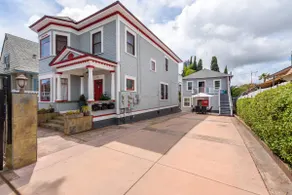 Urban Chic 2 bedroom, BLOCKS from PETCO! W/parking - Image 2