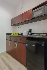 ★Bright Studio, Kitchenette, A/C, Pool, Wifi, Near the Beach★ - Image 5