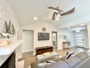 Cozy Newly Renovated 4BR mins to Domain & Downtown - Image 2
