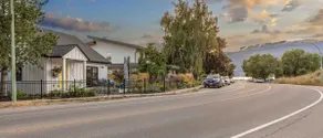 Knox Lakeside Bungalow - Image 2