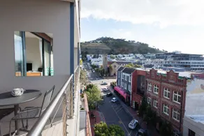 Lovely 1-Bedroom De Waterkant Apt with parking and WiFi - Image 5