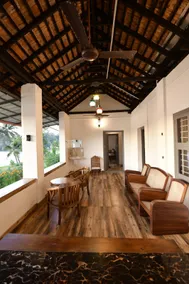cheerful 2-bedroom cottage overlooking the lake - Image 5
