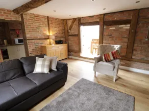 500 year old cottage in Stratford upon Avon - Image 2
