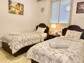 Cozy 3BR Givat Shaul balcony Apt with Lifta view - Image 4