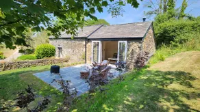 The Cider House, a stylish cottage in Cornwall - Image 3