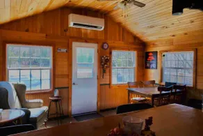 Cozy 2 Bedroom Waterfront Cabin - Image 4