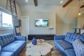 Niagara Falls Clean and Stylish Loft - Image 3