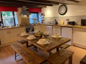 Character Cottage tucked away in fabulous location - Image 4