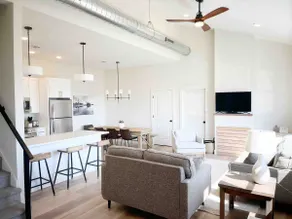 Renovated Townhouse On The Water #5 - Image 2