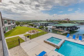 Lake front Condo 2BD/2BA w/ pool, hot tub, fire pit, gas grills, gym, & laundry. - Image 2