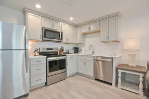 Luxury Ocean View Corner Condo (725S.F.) - Image 2