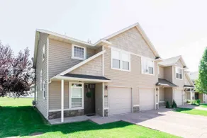 Beautiful, Sparkling Clean 3 BR, 2.5 BA Townhome!! - Image 5