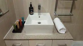 Retro Styled 3 Bed with Air-Cond, Wifi and Netflix - Image 4