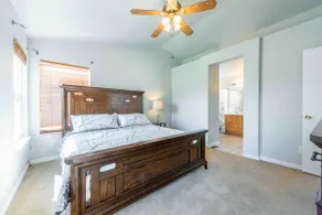 A spacious 4 bedroom 3.5 bathroom - Image 4