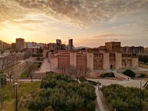 The balcony of the Aljafería with private parking - Image 3