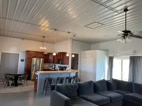 Deluxe Barndominium | King bed + Pkg - Image 3