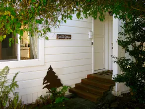 Cozy Redwood Cottage - Image 3