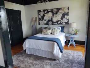 Entertainment District Loft - Image 4
