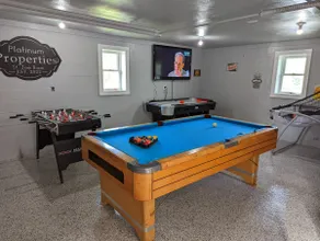 River Retreat W/ HOT TUB/ Game room - Image 3