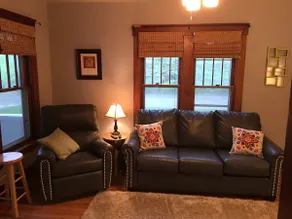 Beautiful and Charming Downtown Bungalow! - Image 5