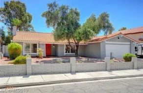 Stylish 4BR Home W/Pool - Image 2