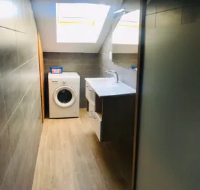 Beautiful 4-star Apartment, City Center – Near Thermal Baths - Image 5