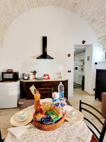 1700s STONE HOUSE + PATIO IN THE OLD TOWN. - Image 4