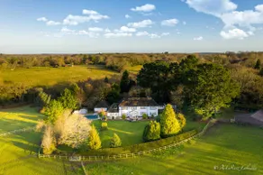 New Forest Country Home with Hot Tub and Open Fire - Image 3