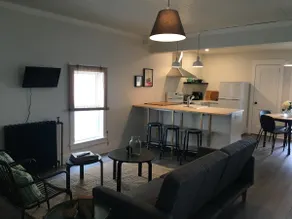 Modern Refurbished Apartment with a View - Image 2