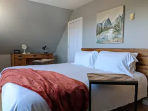 Big Views, Hot Tub, Dog Friendly, 5min to BR - Image 3