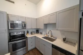 2 Bedroom condo w/ king beds/Free parking/downtown - Image 5